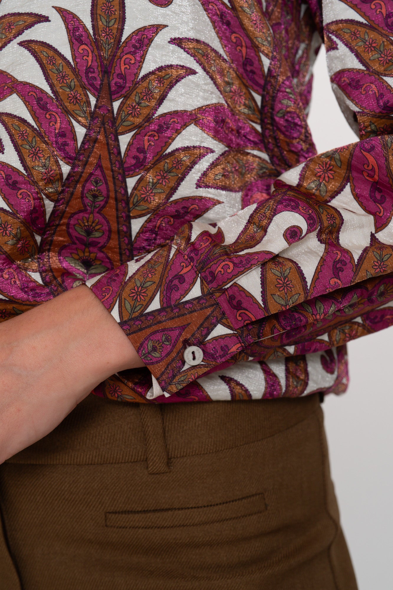 Geisha Damenbluse mit farbenfrohem botanischem Print