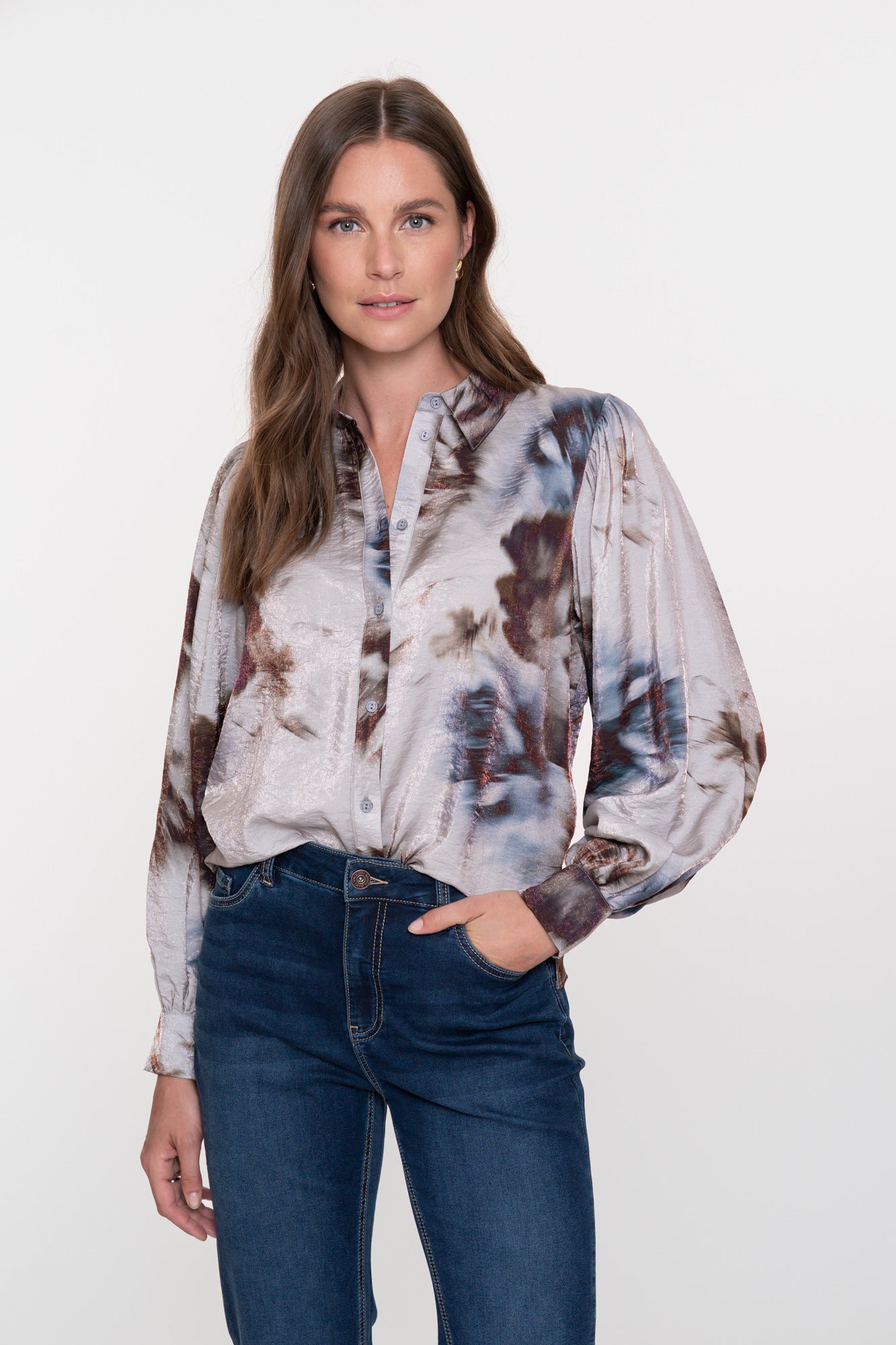 Geisha Damenbluse in Grau mit Aquarell-Blumenmuster und Glanzeffekt