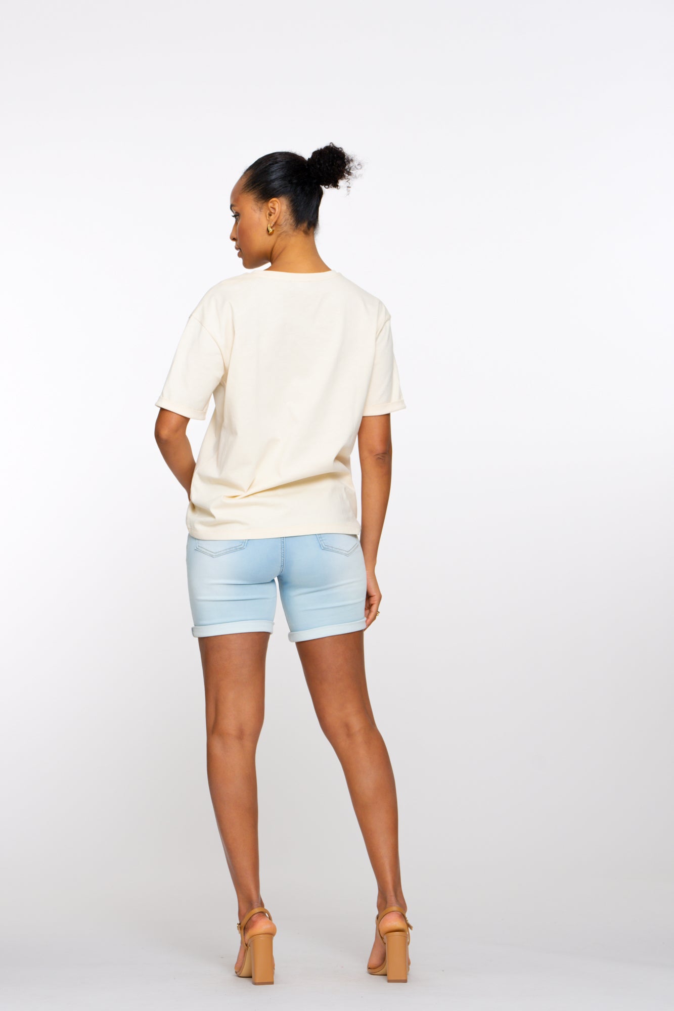 Geisha Fashion: Woman modeling shirt and shorts, white background. Text: 