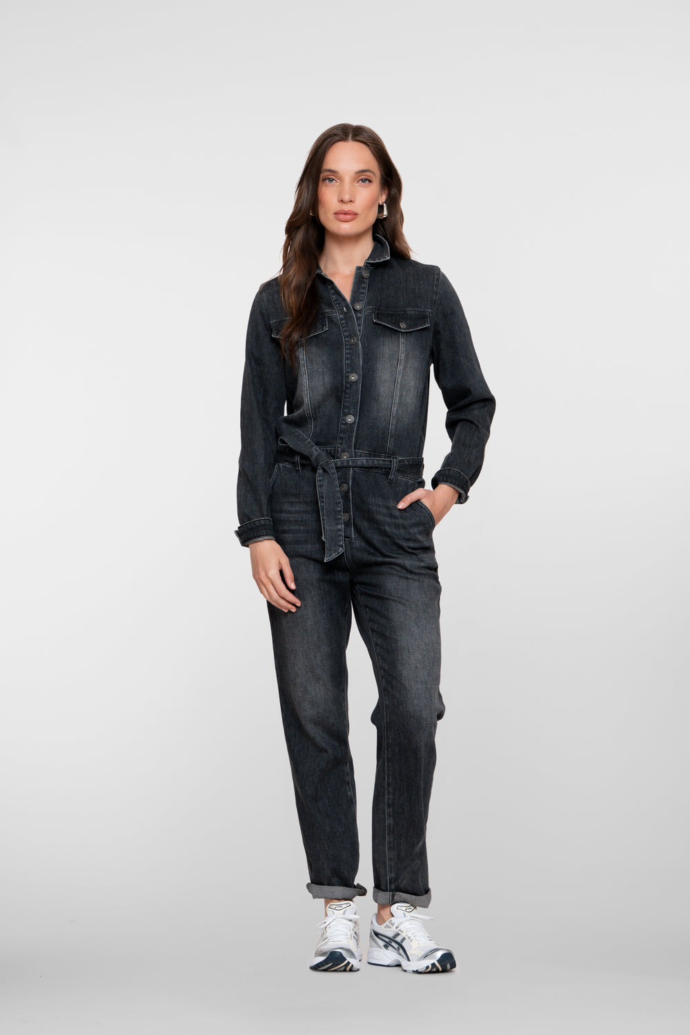 Geisha Damen-Grauer Denim-Jumpsuit mit Gürtel