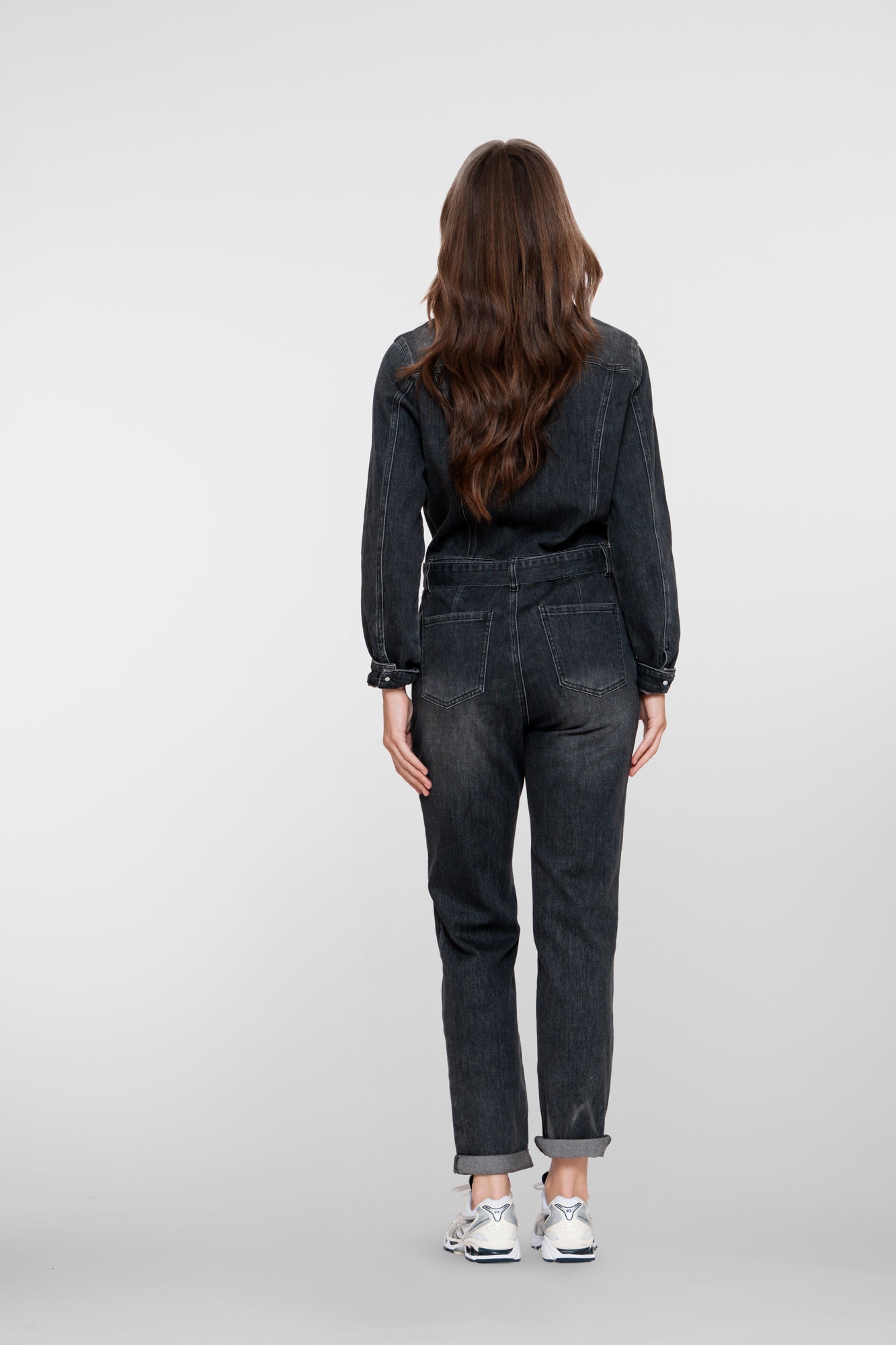 Geisha Damen-Grauer Denim-Jumpsuit mit Gürtel