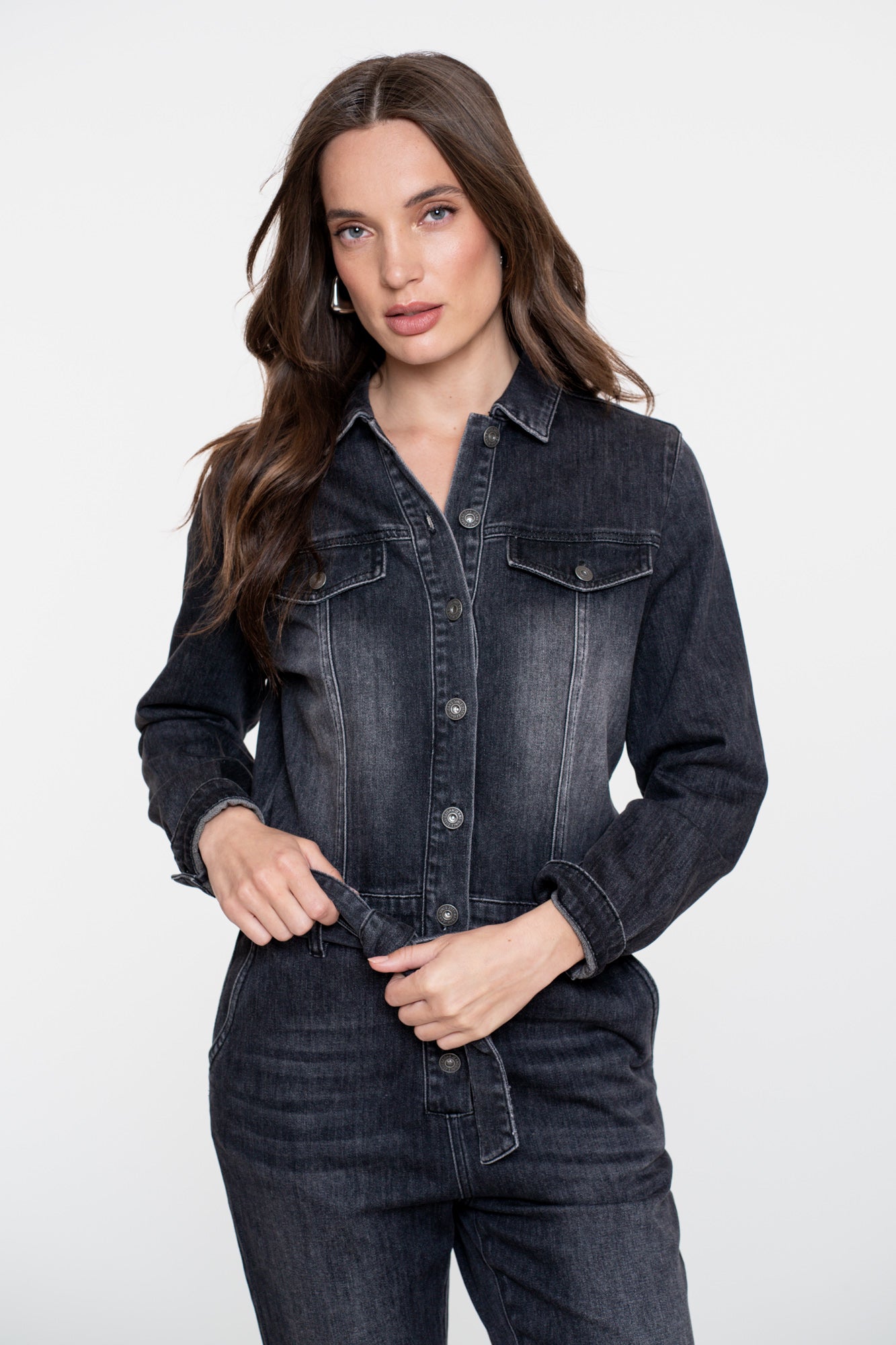 Geisha Damen-Grauer Denim-Jumpsuit mit Gürtel