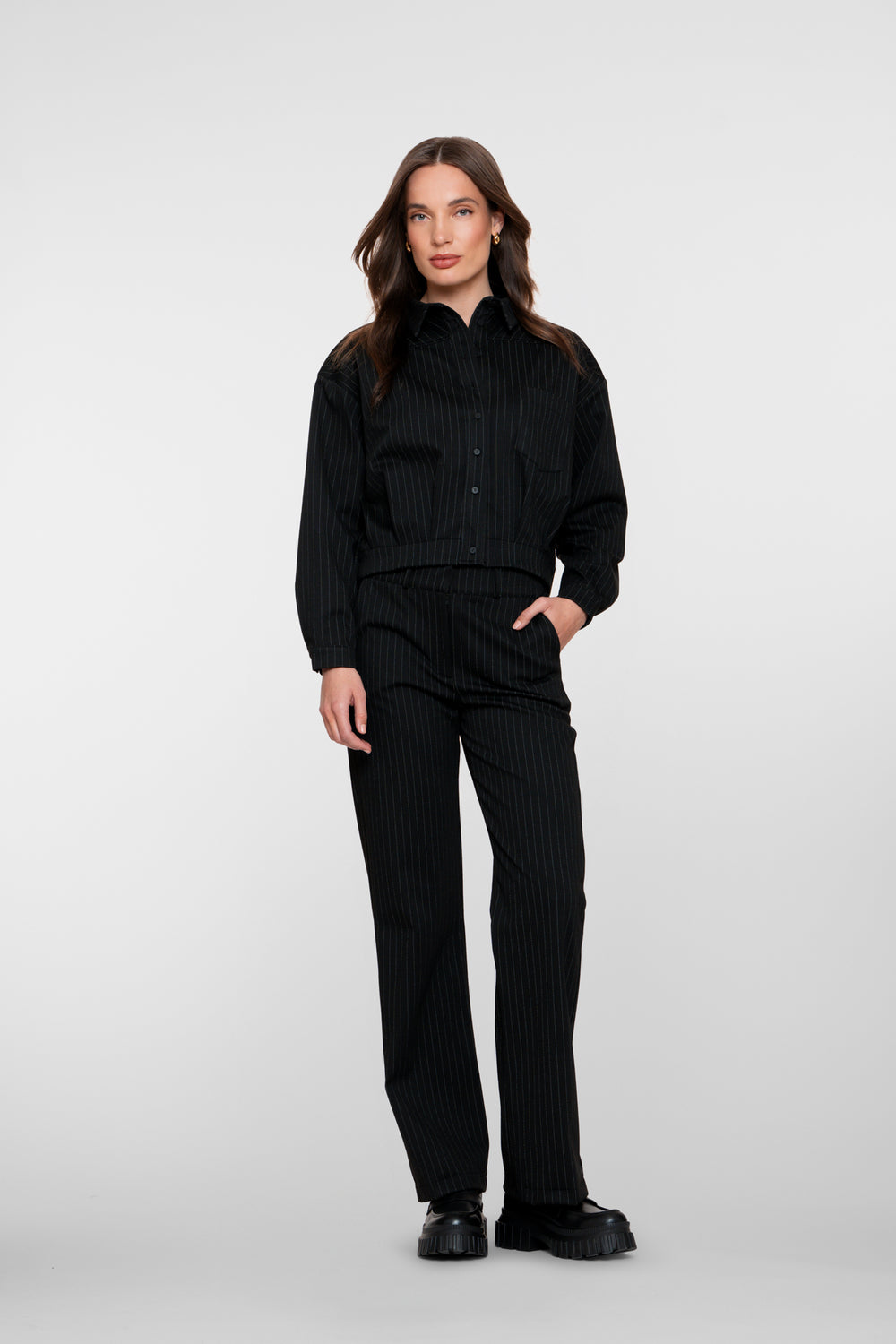 Geisha Damenhose mit geradem Schnitt und Nadelstreifen