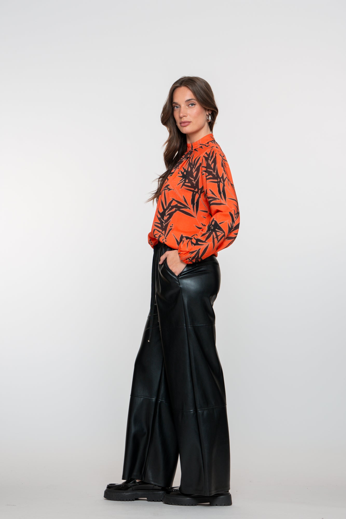 Geisha Damenhose in Lederoptik mit weitem Bein