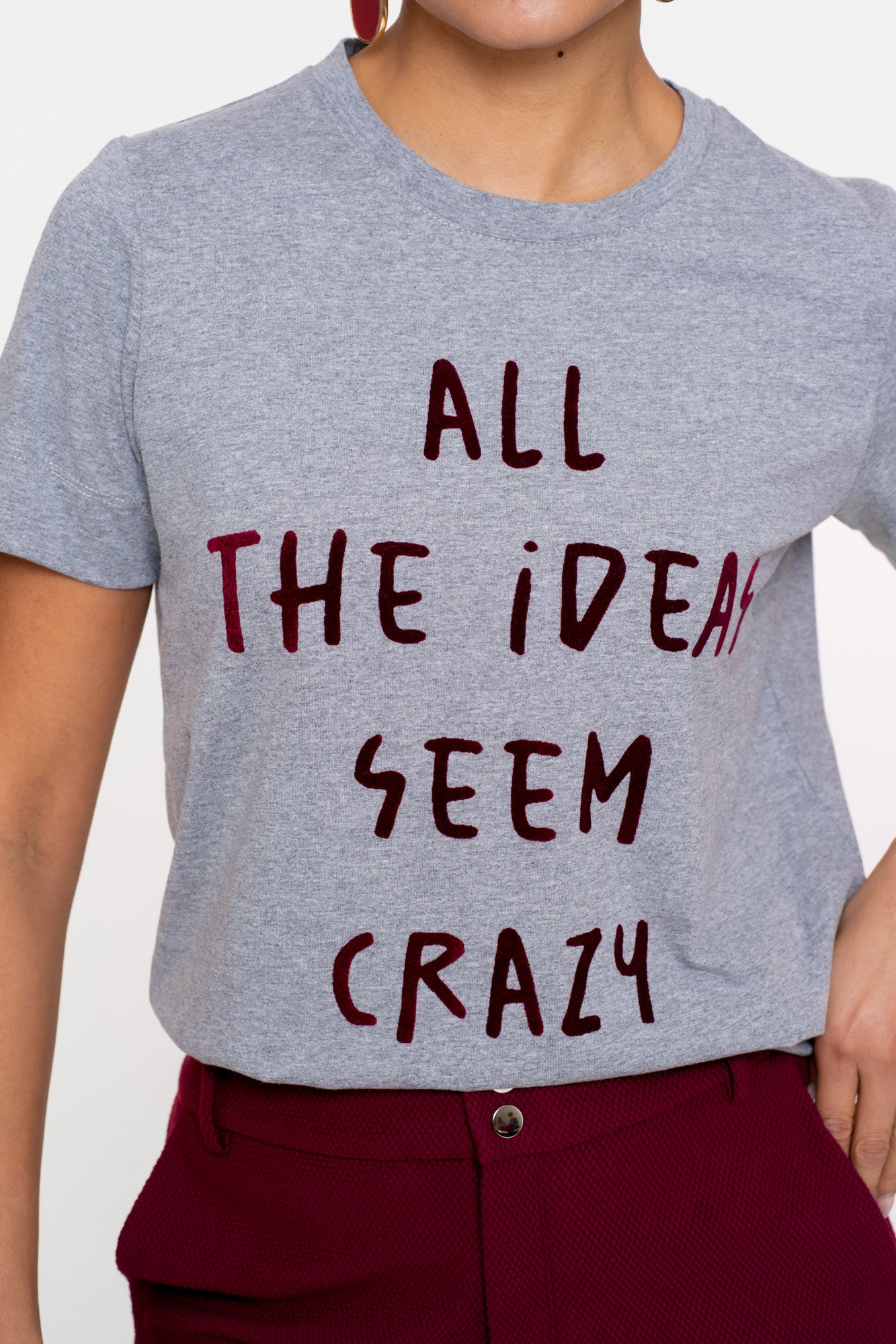 Geisha Damen-Basic-T-Shirt mit dem Text „All the ideas seem crazy“