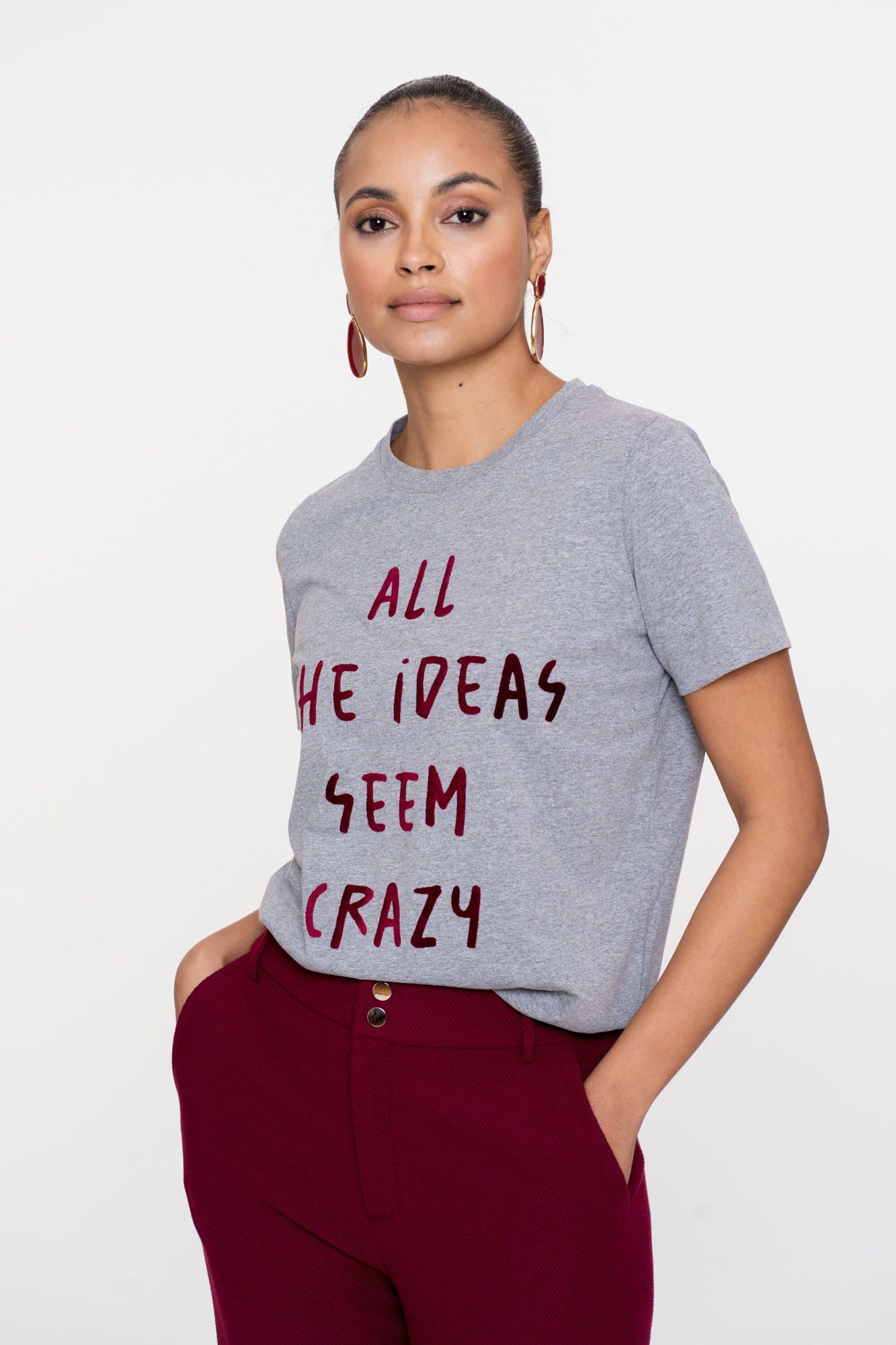 Geisha Damen-Basic-T-Shirt mit dem Text „All the ideas seem crazy“