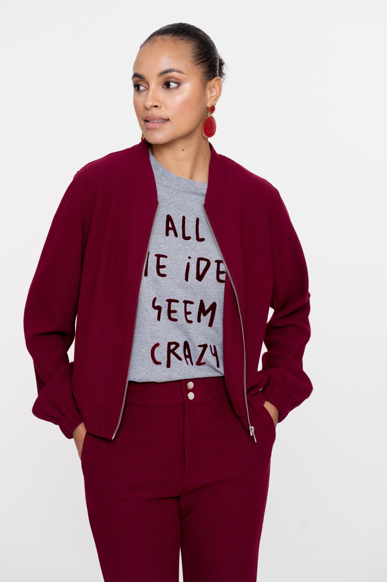 Geisha Damen-Basic-T-Shirt mit dem Text „All the ideas seem crazy“