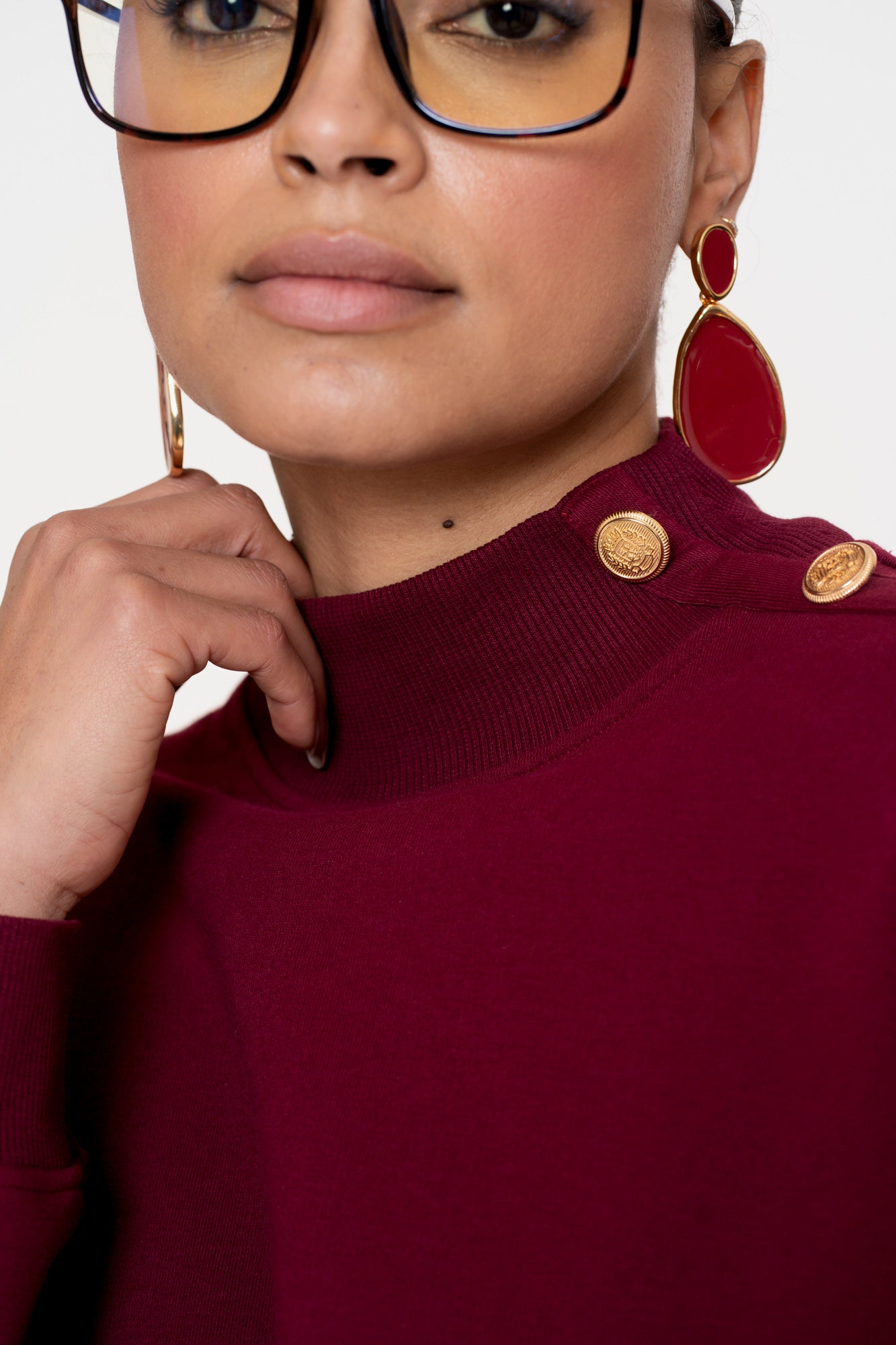 Geisha Damen Burgunderrote Strickpullover mit goldenen Knöpfen