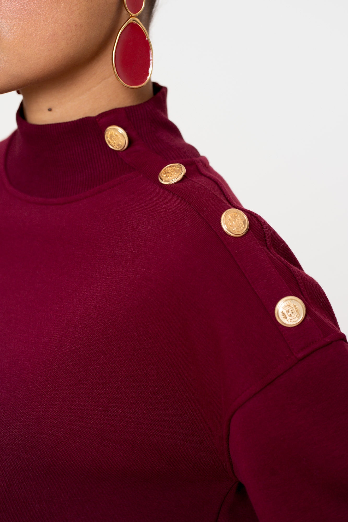 Geisha Damen Burgunderrote Strickpullover mit goldenen Knöpfen