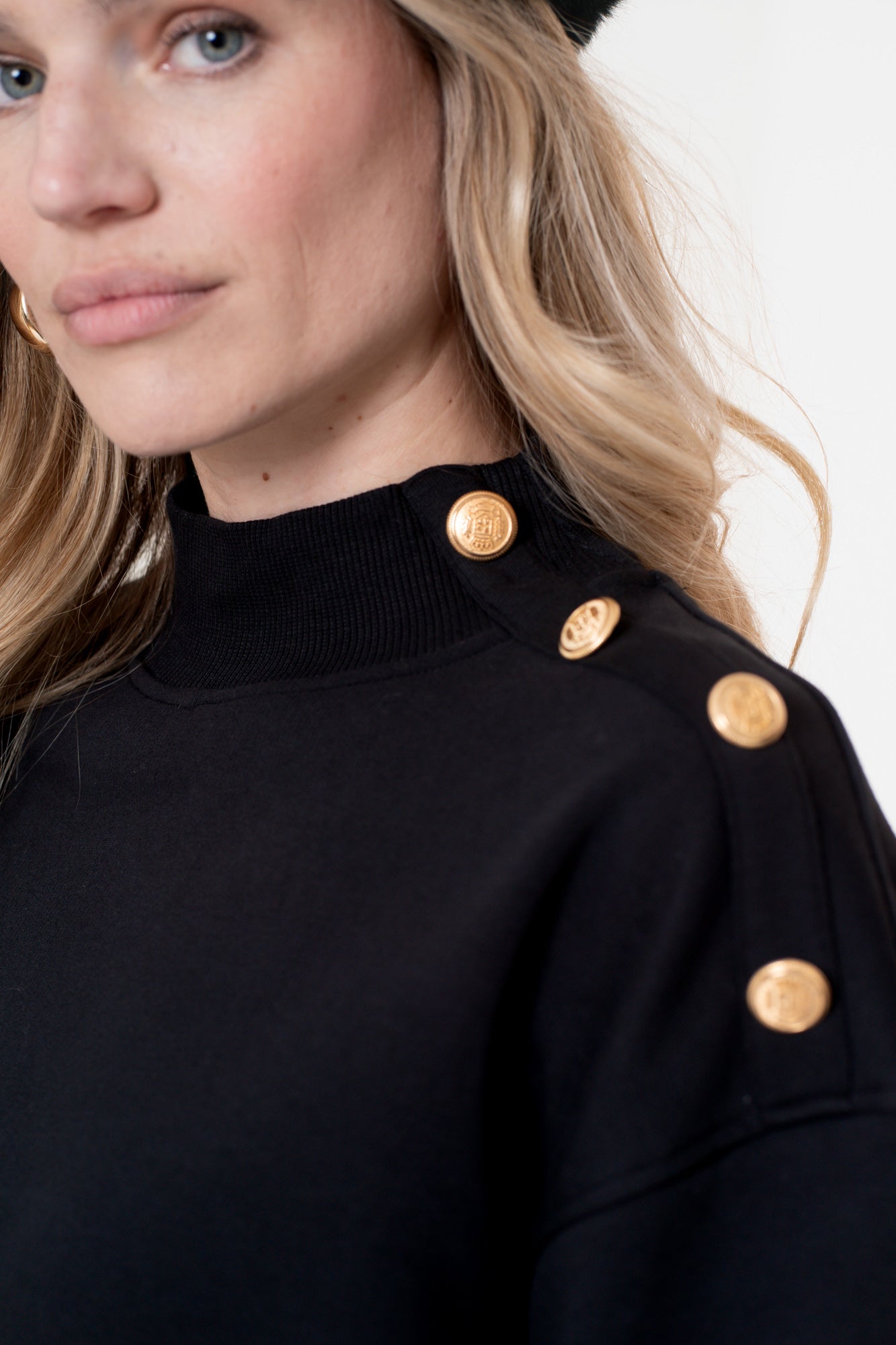 Geisha Damen-Sweatshirt mit goldenen Knöpfen