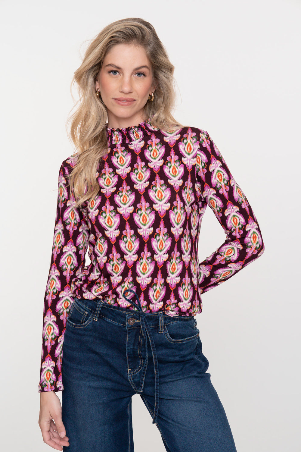 Geisha Damentop mit Smokdetails und Ikat-Muster
