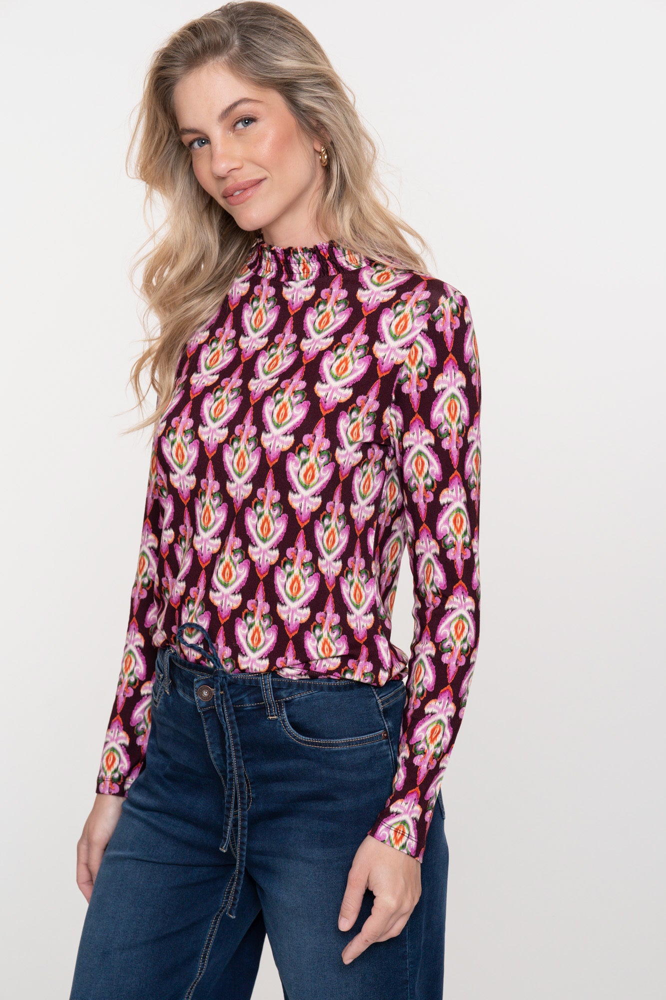 Geisha Damentop mit Smokdetails und Ikat-Muster