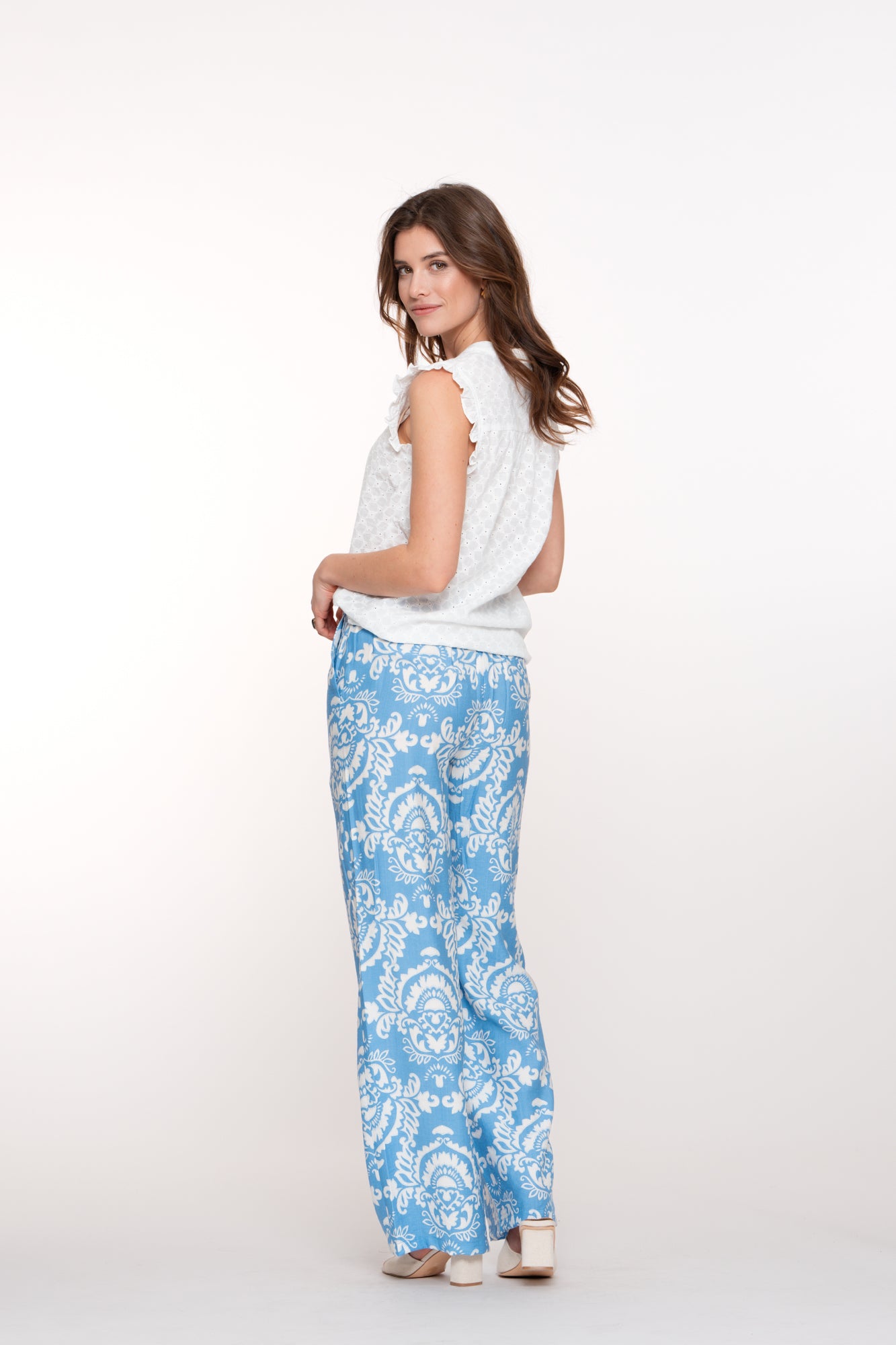 Geisha dames broderie top met sierlijke kwastjes en ruffles