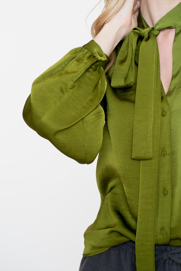 Geisha Damenbluse in Satinoptik mit Schleifendetail