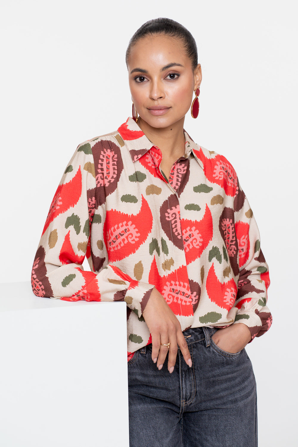 Geisha Damenbluse mit farbenfrohem Print
