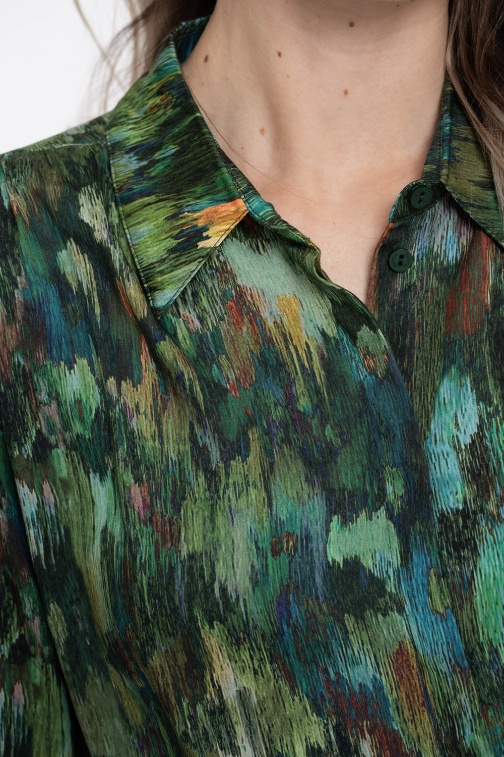 Geisha Damenbluse mit grünlich getöntem Print