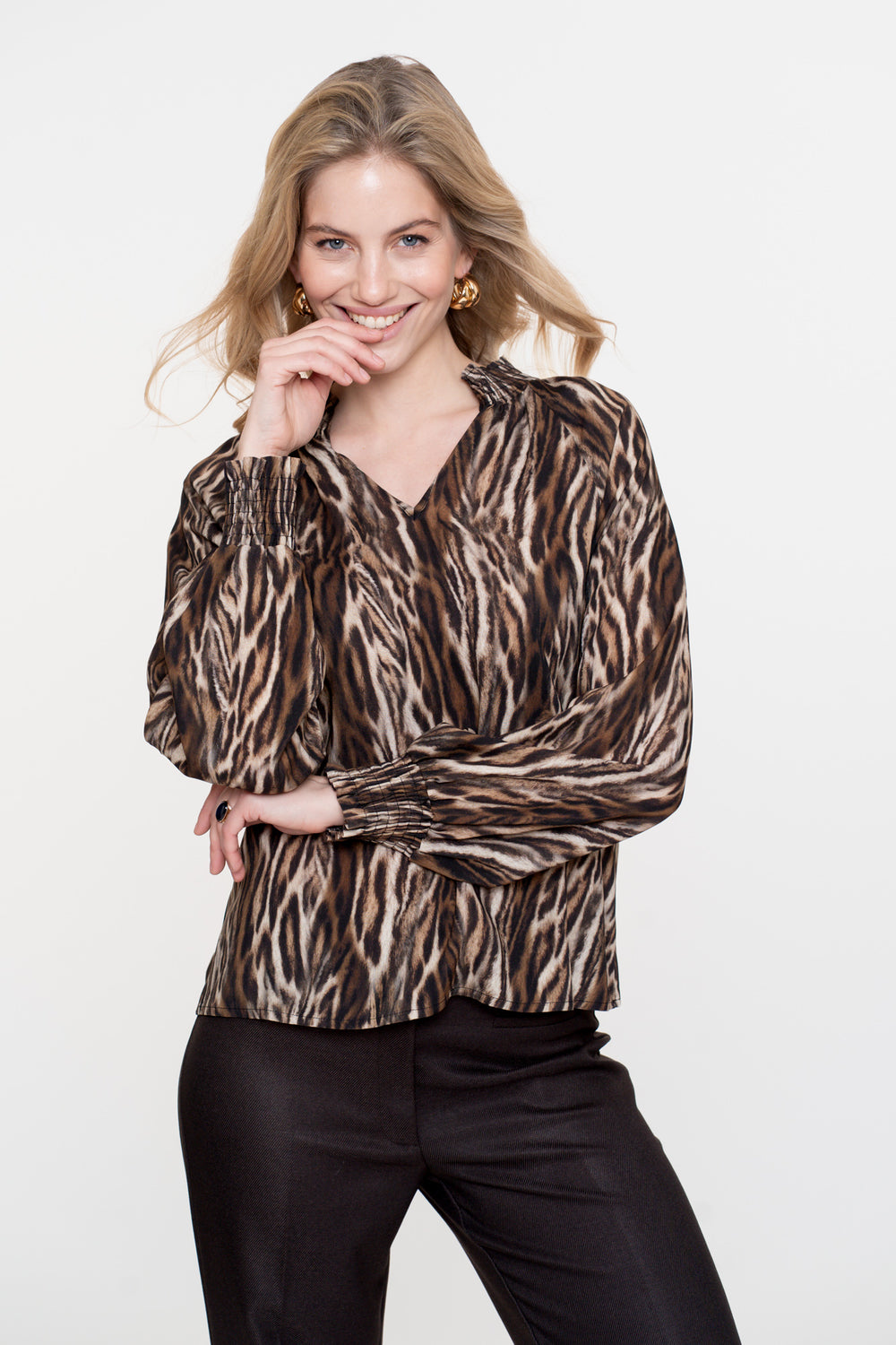 Geisha Damen-Top mit Leoprint und Smokdetails