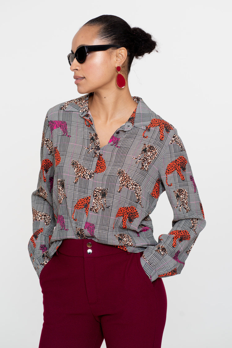 Geisha Damen-Karoblusen mit Leo-Print