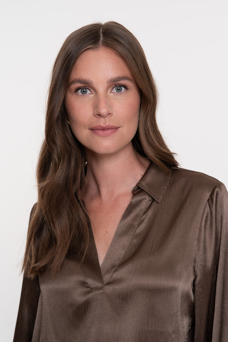 Geisha Damentop mit V-Ausschnitt und Satinoptik