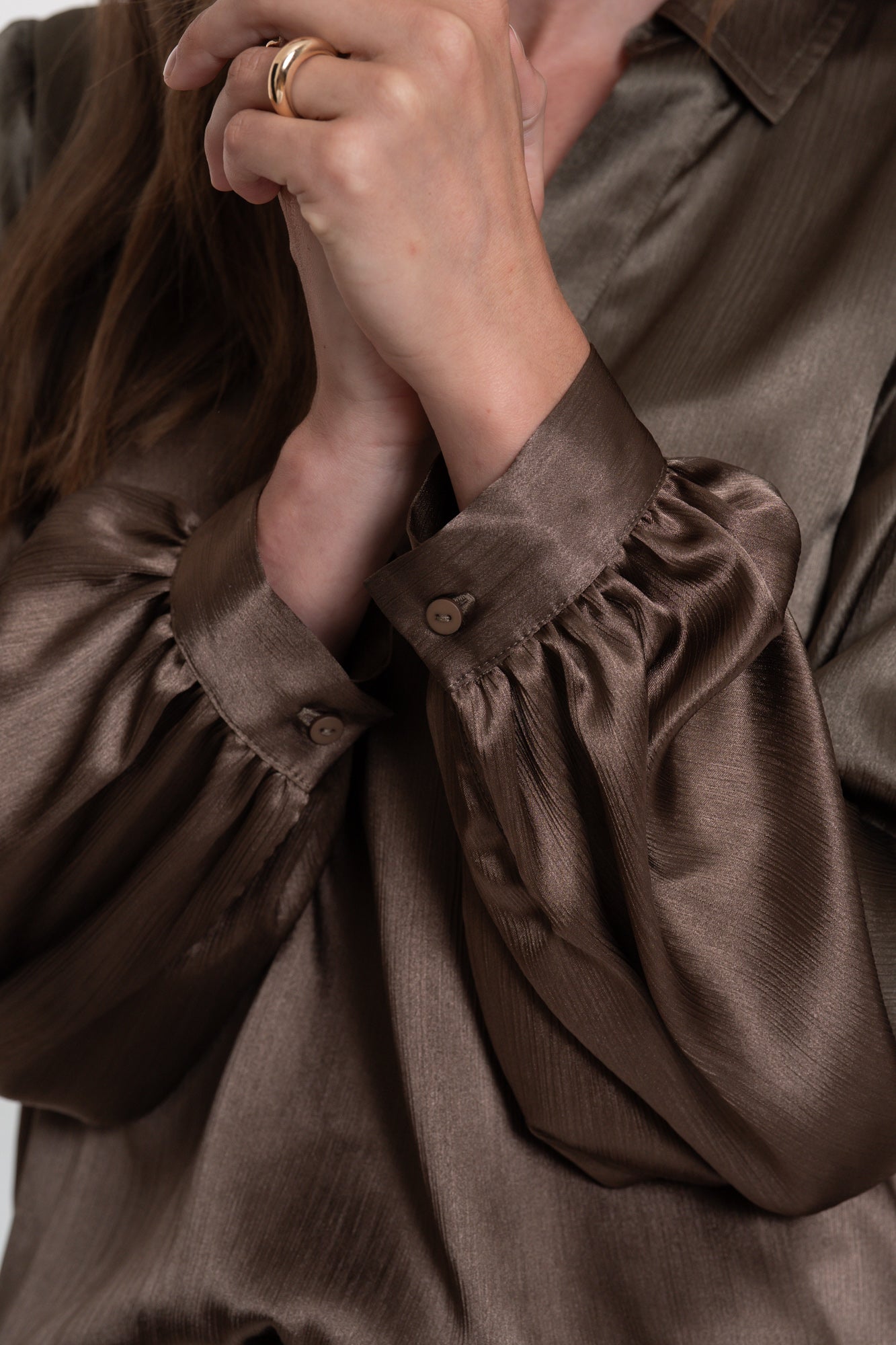 Geisha Damentop mit V-Ausschnitt und Satinoptik