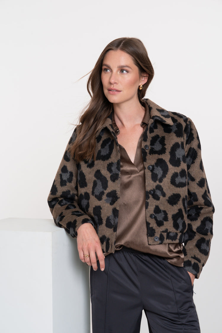 Geisha Damentop mit V-Ausschnitt und Satinoptik