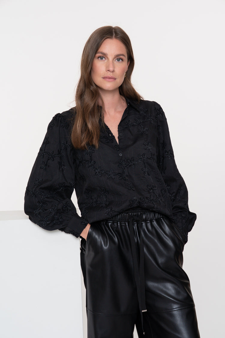 Geisha Damenbluse mit Blumenstickerei
