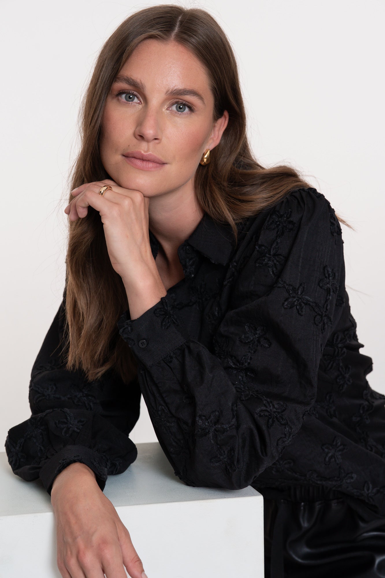 Geisha Damenbluse mit Blumenstickerei