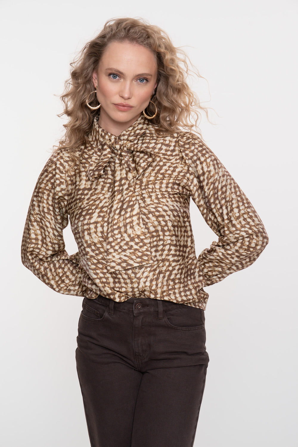 Geisha Damenbluse mit abstraktem Swirl-Print und Schleife