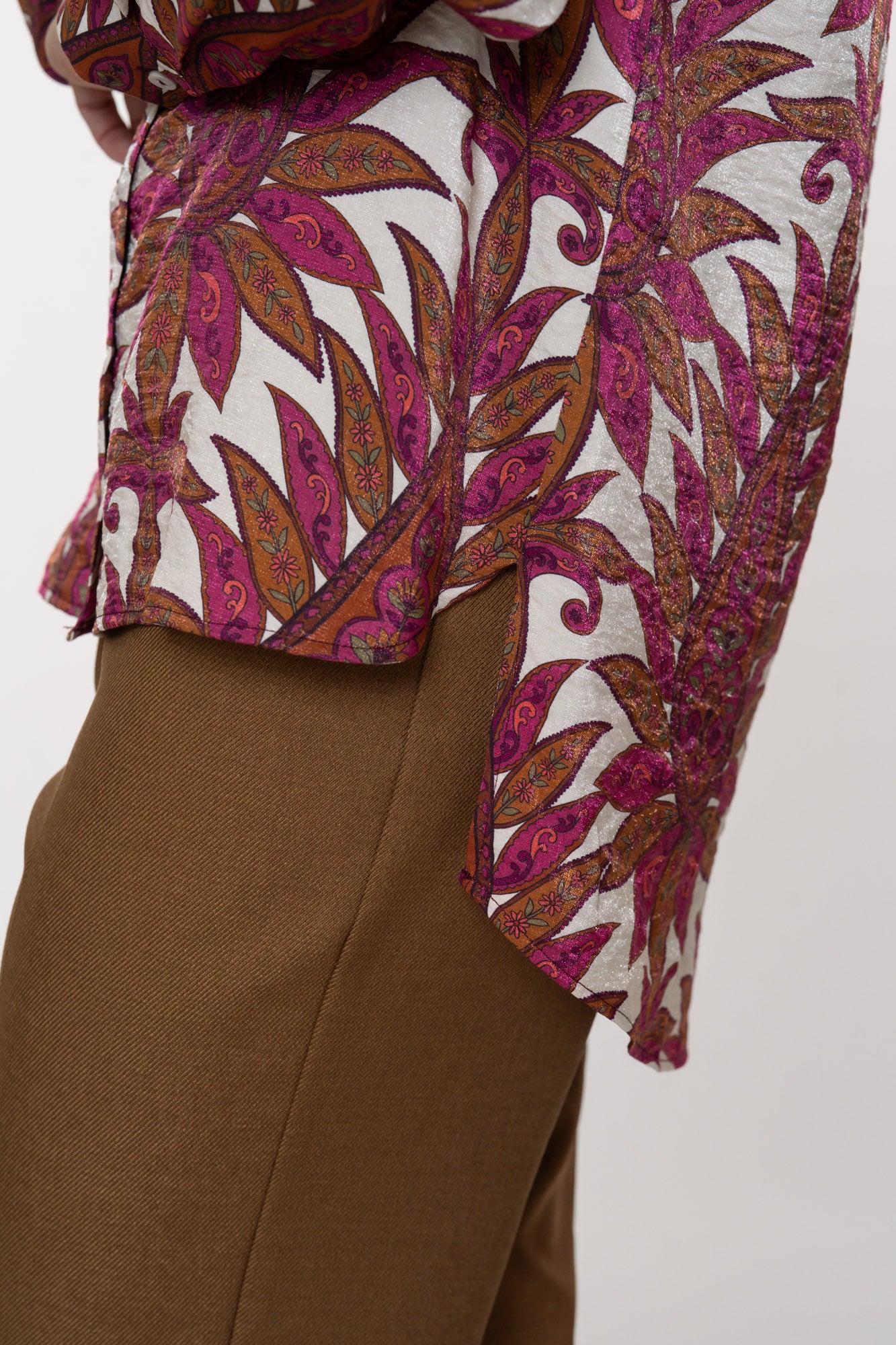 Geisha Damenbluse mit farbenfrohem botanischem Print