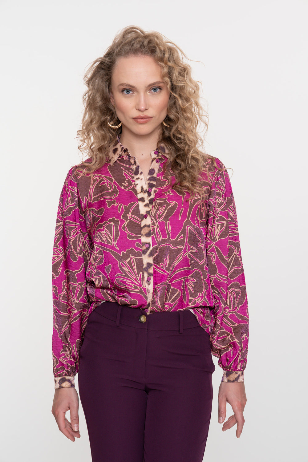 Geisha Damenbluse mit auffälligem Fuchsia-Print und Leo-Details