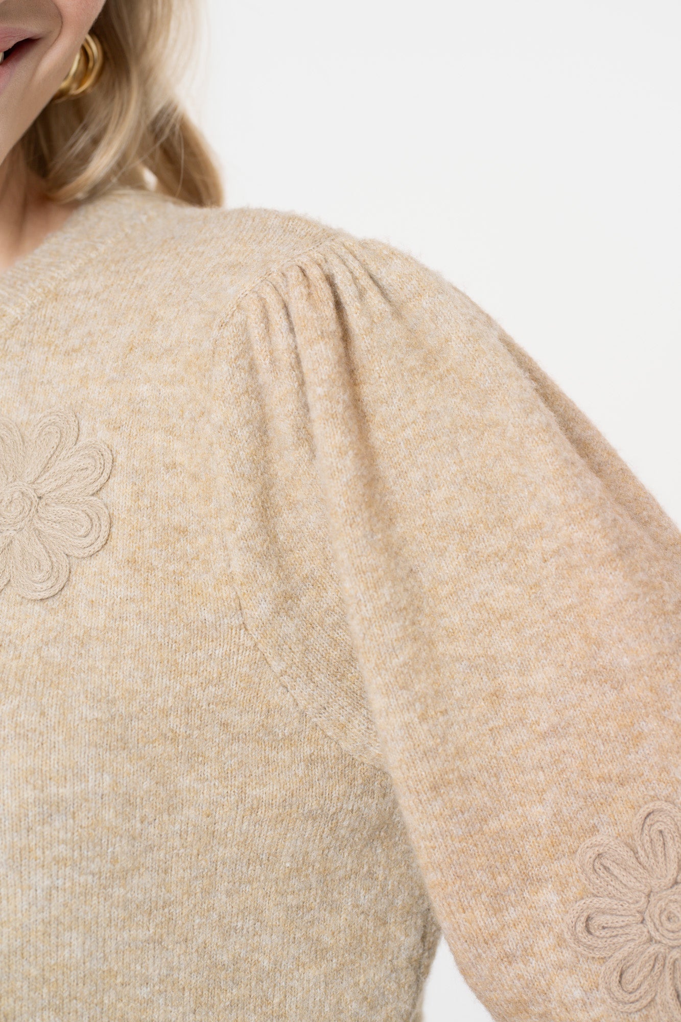 Geisha Damenpullover mit gestickten Blumen