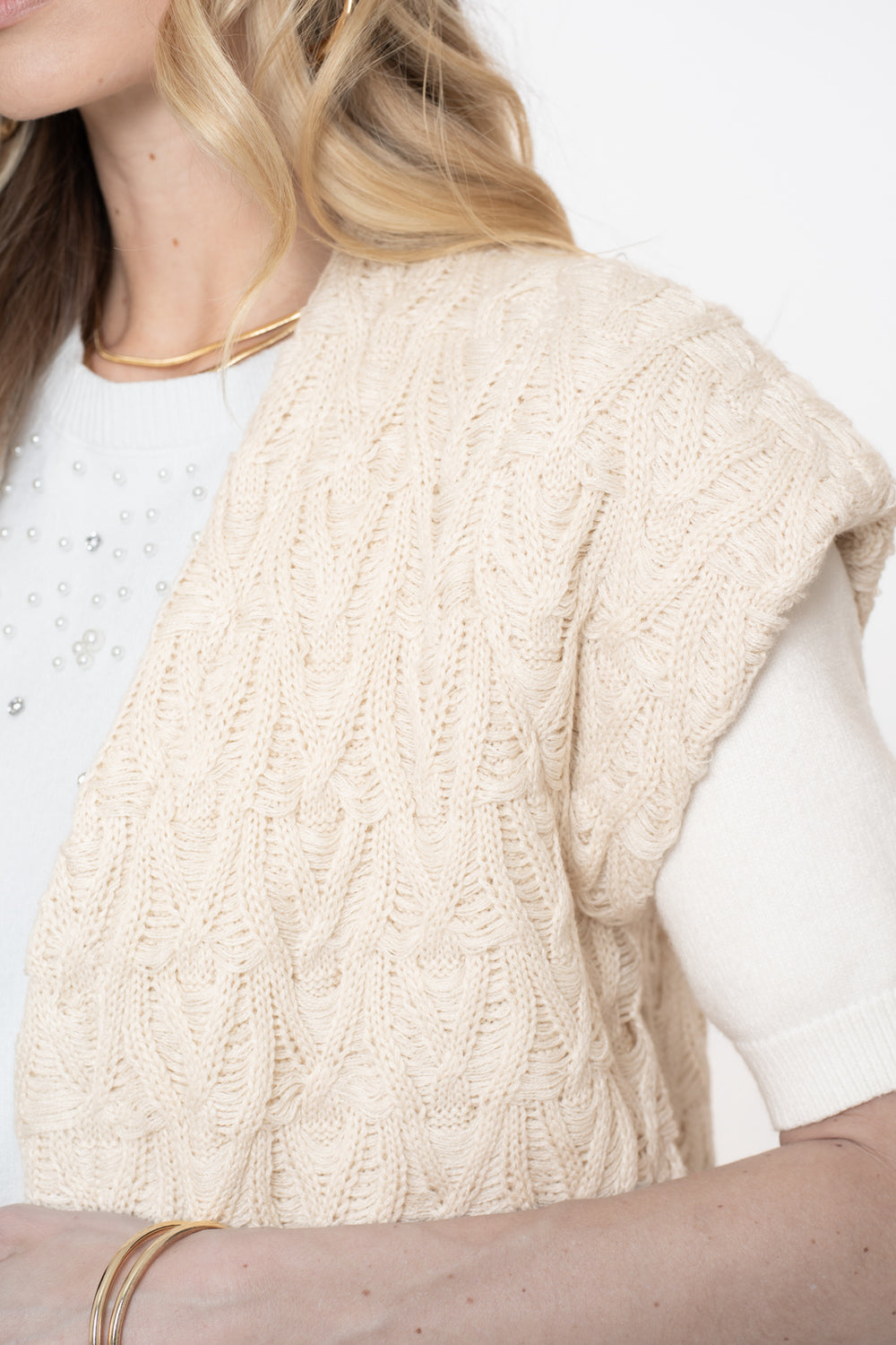 Geisha Damen-Gilet mit Schulterpolstern und Häkelmuster