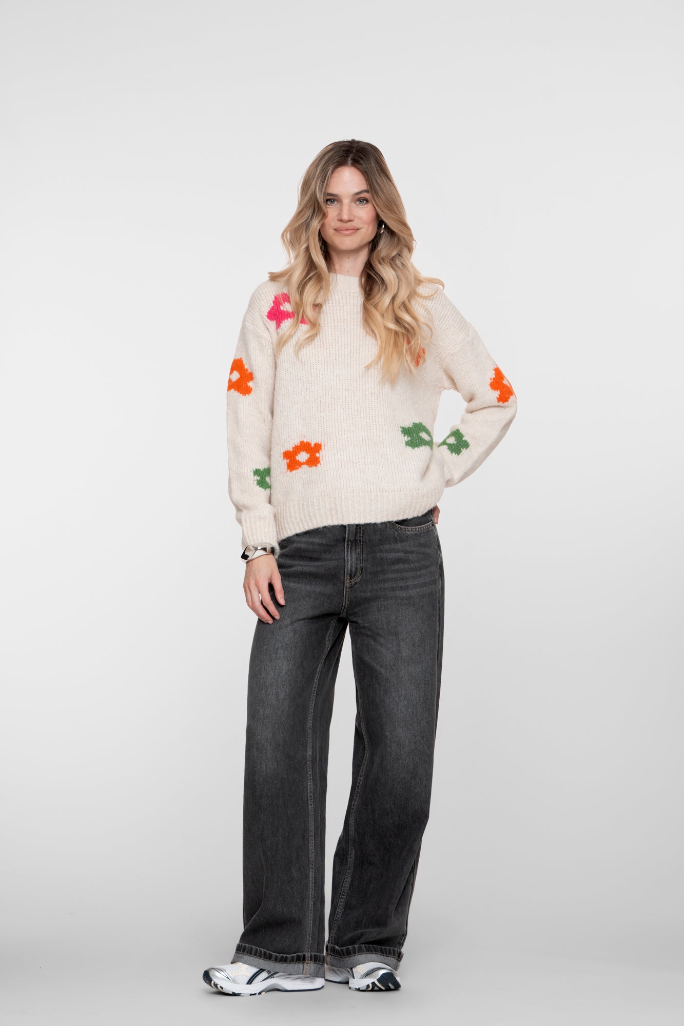 Geisha Damenpullover mit bestickten Blumen