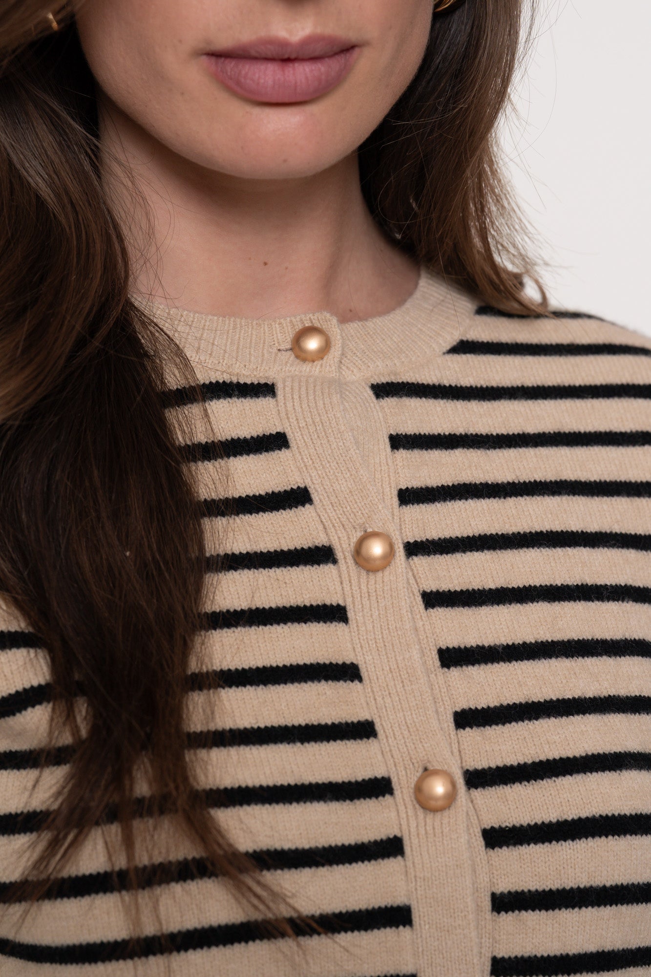 Geisha Damen-klassische Strickjacke mit Streifen und goldfarbenen Knöpfen