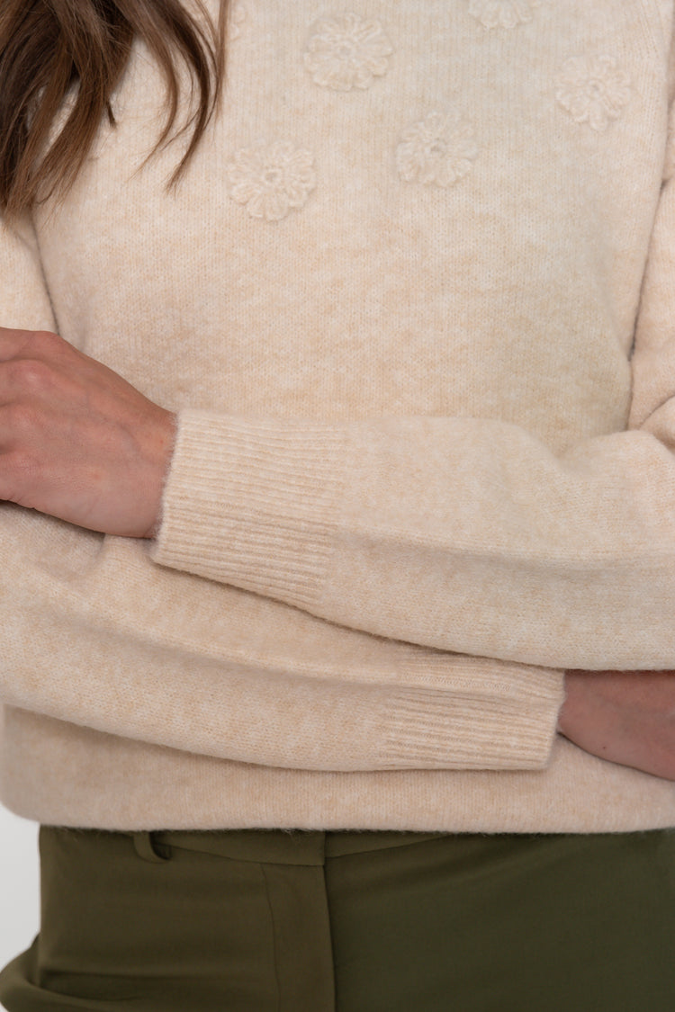 Geisha Damenstrickpullover in Creme mit Blumendetail
