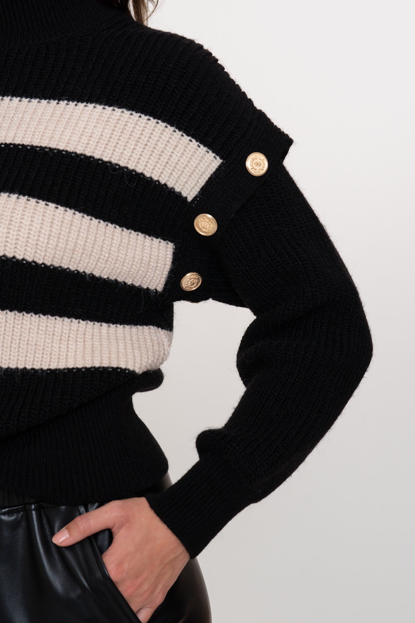 Geisha Damenpullover mit Streifenmuster und auffälligen Schulterdetails