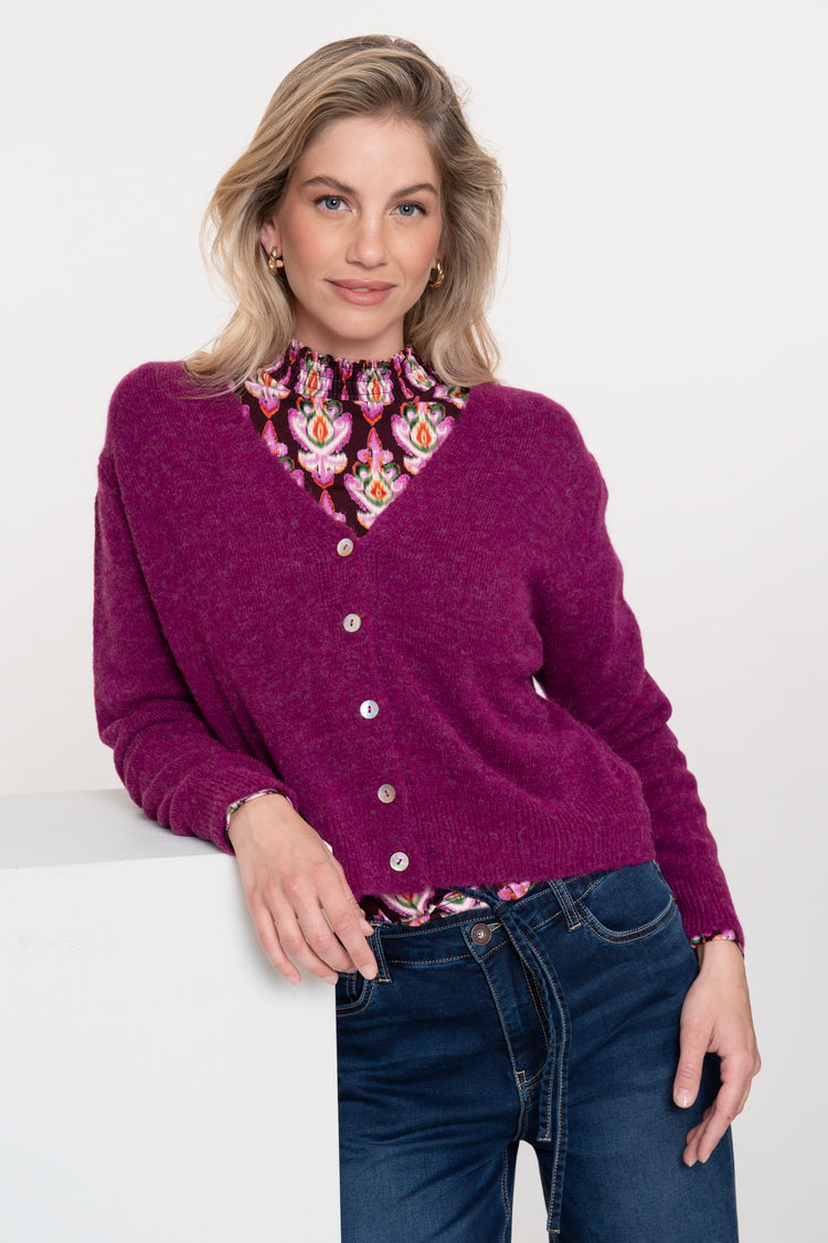 Geisha Damenstrickjacke in Lila mit langen Ärmeln und V-Ausschnitt