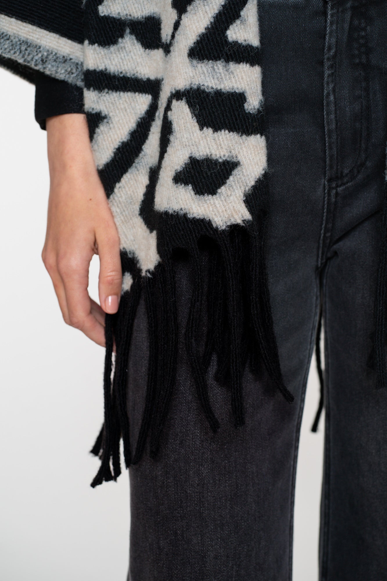 Geisha Damen-Jacquard-Poncho mit Fransen