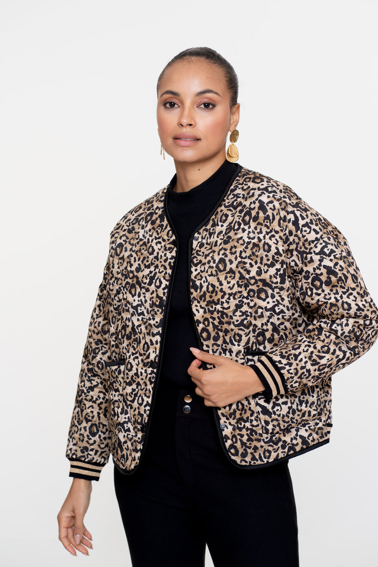 Geisha Damen-Steppjacke mit Leoprint