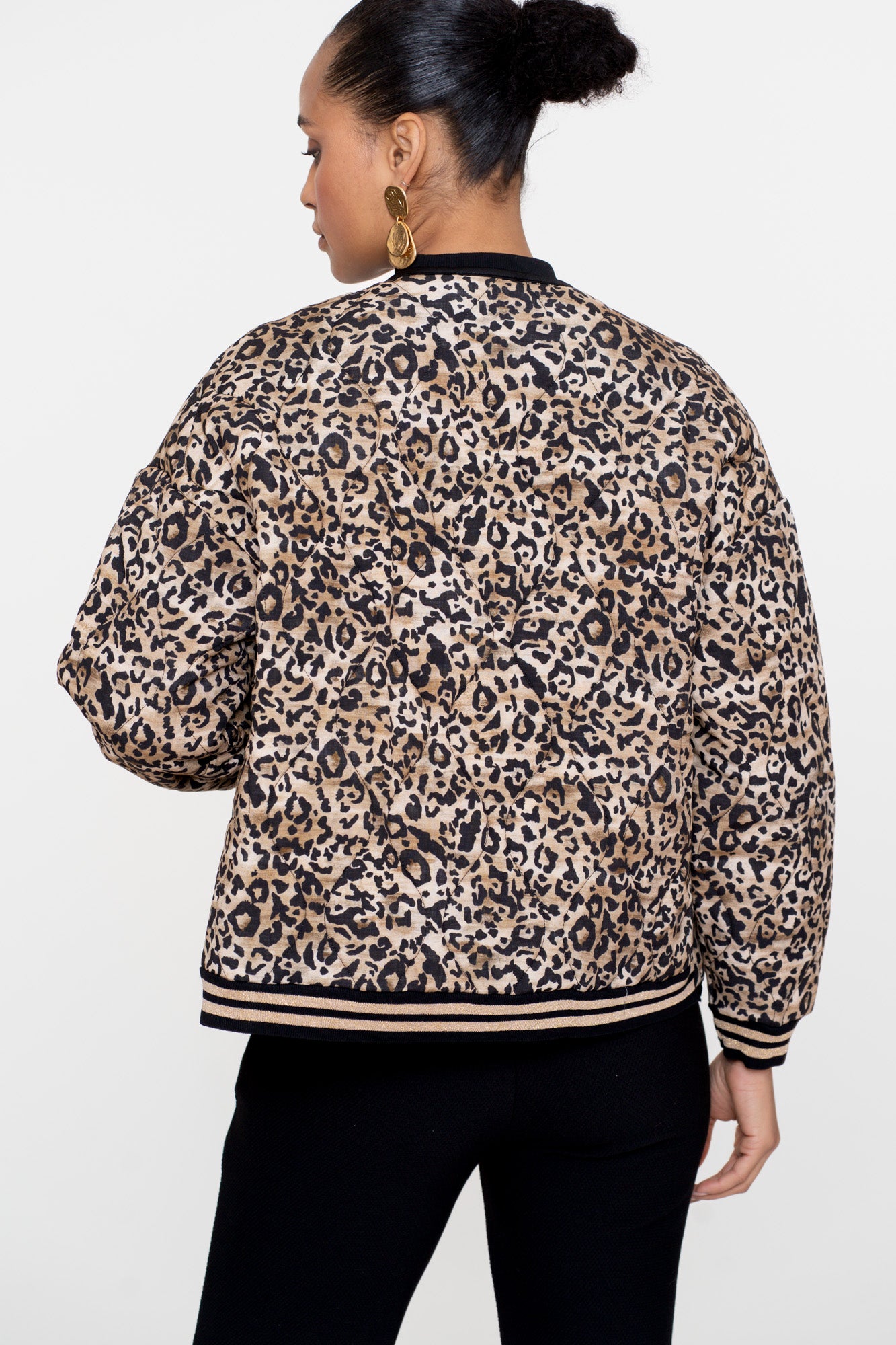 Geisha Damen-Steppjacke mit Leoprint