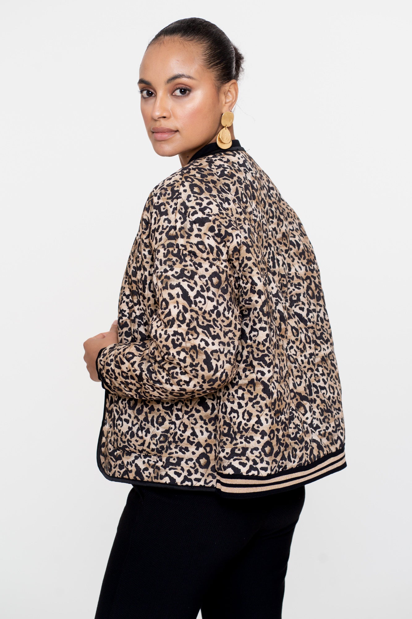 Geisha Damen-Steppjacke mit Leoprint
