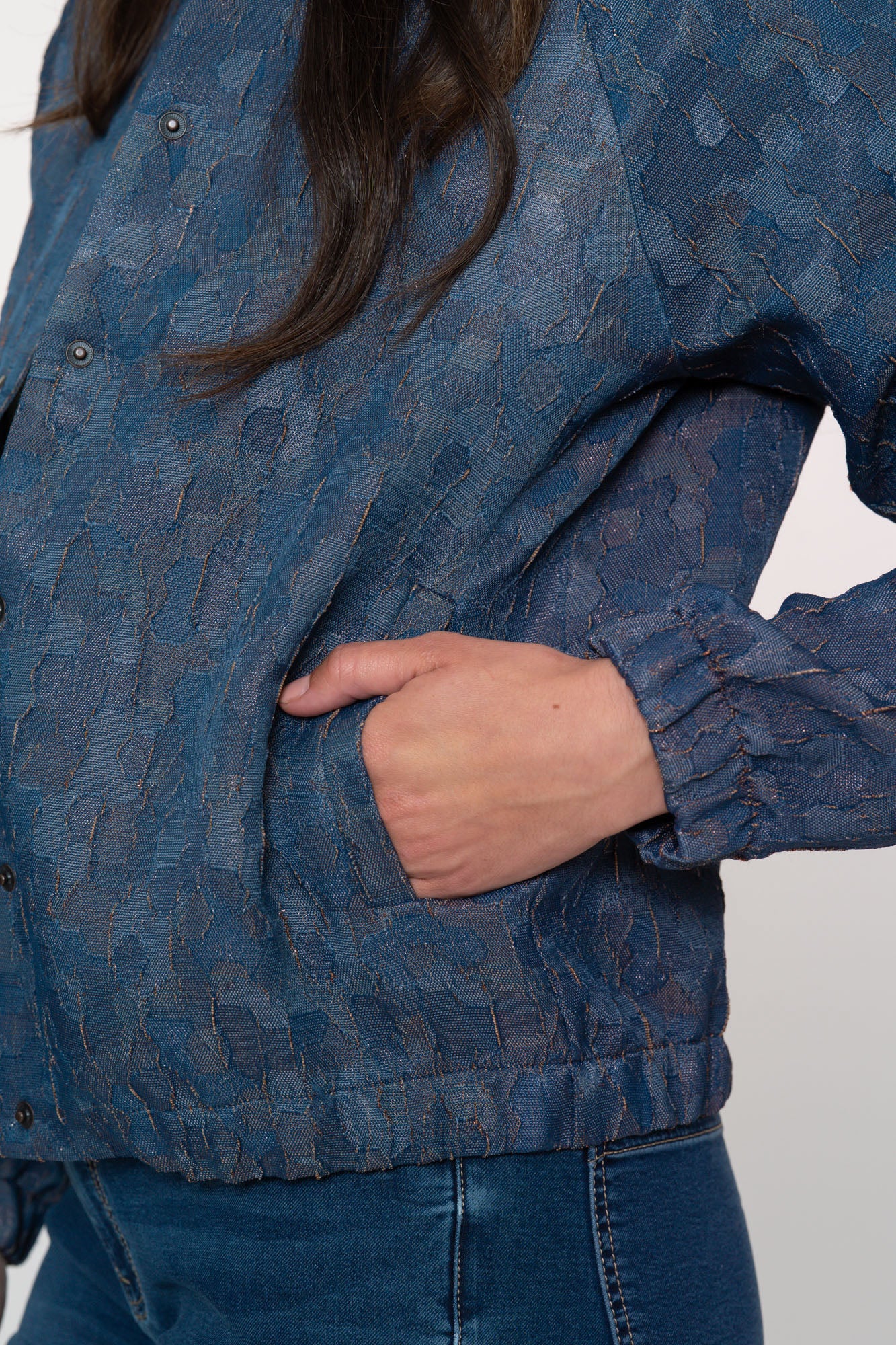 Geisha Damen-Bomberjacke aus Jacquardstoff mit Ton-in-Ton-Blumenmuster