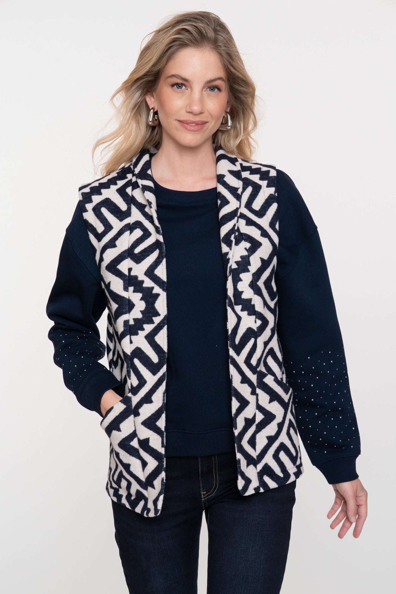 Geisha Damen-Gilet für modernes Layering in Schwarz-Weiß