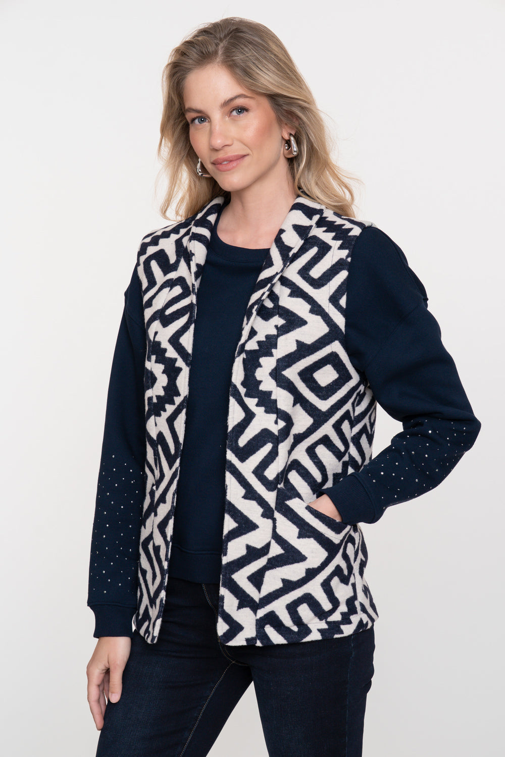 Geisha Damen-Gilet für modernes Layering in Schwarz-Weiß
