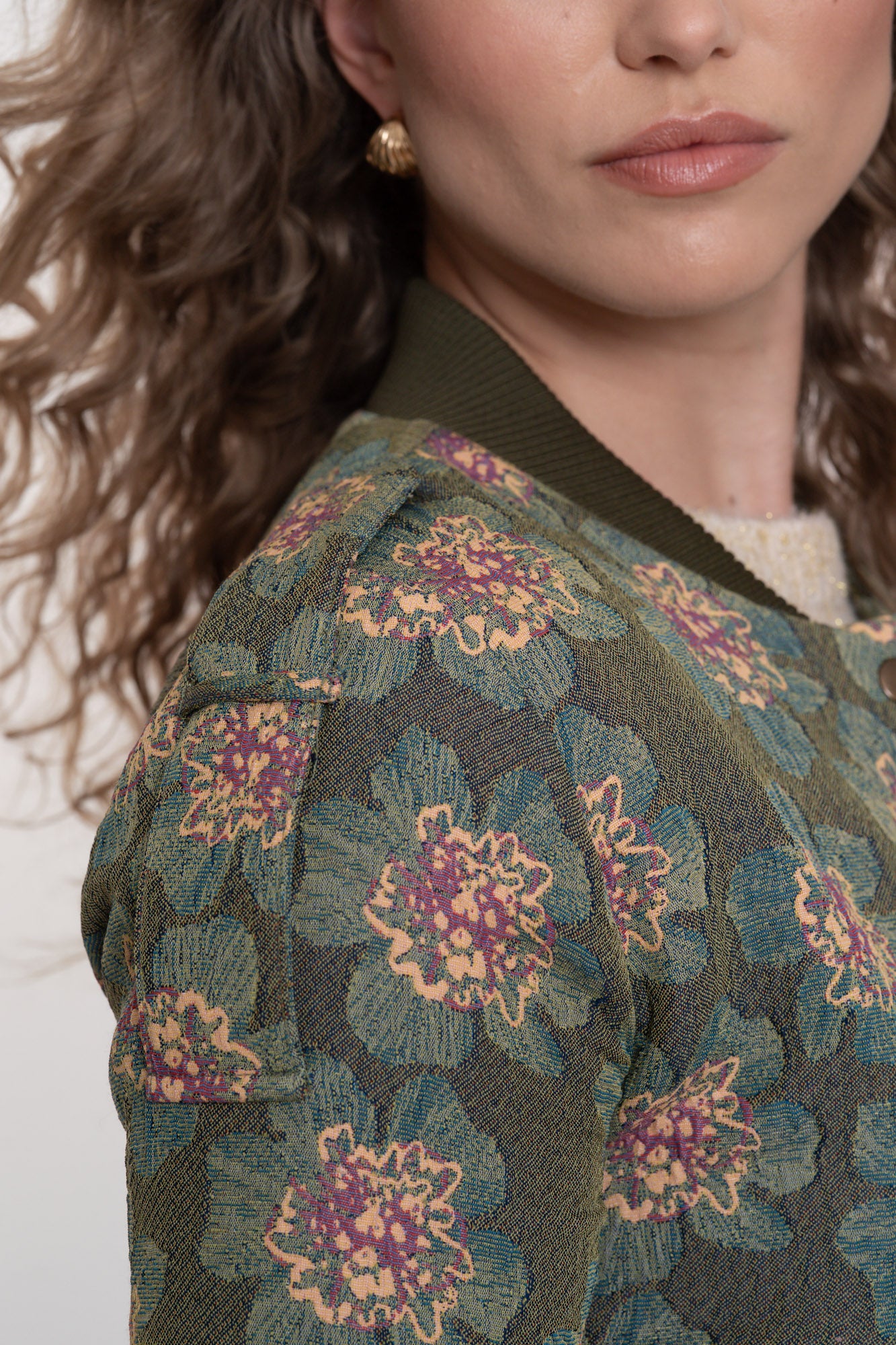 Geisha Damenbomberjacke in Grün mit Blumenprint und Druckknopfverschluss