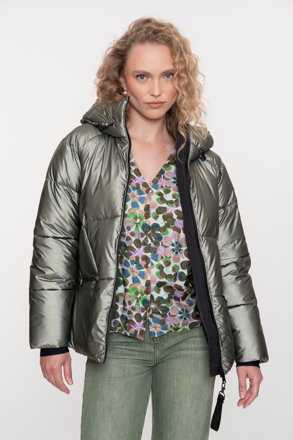 Geisha Damen-Kurze Metallic-Steppjacke