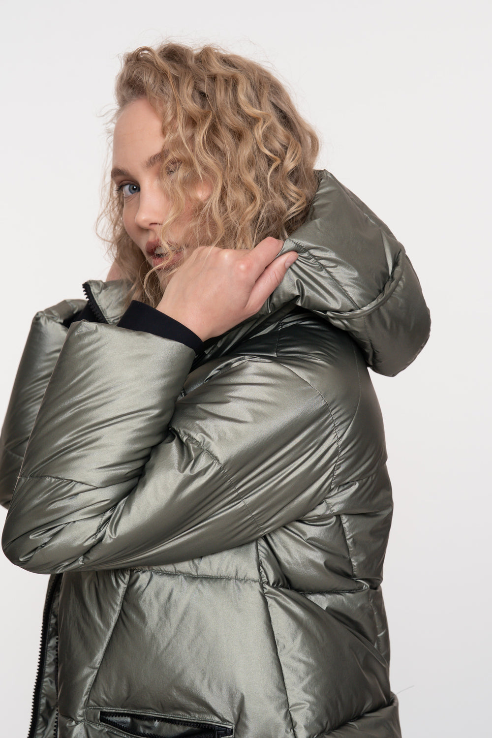 Geisha Damen-Kurze Metallic-Steppjacke