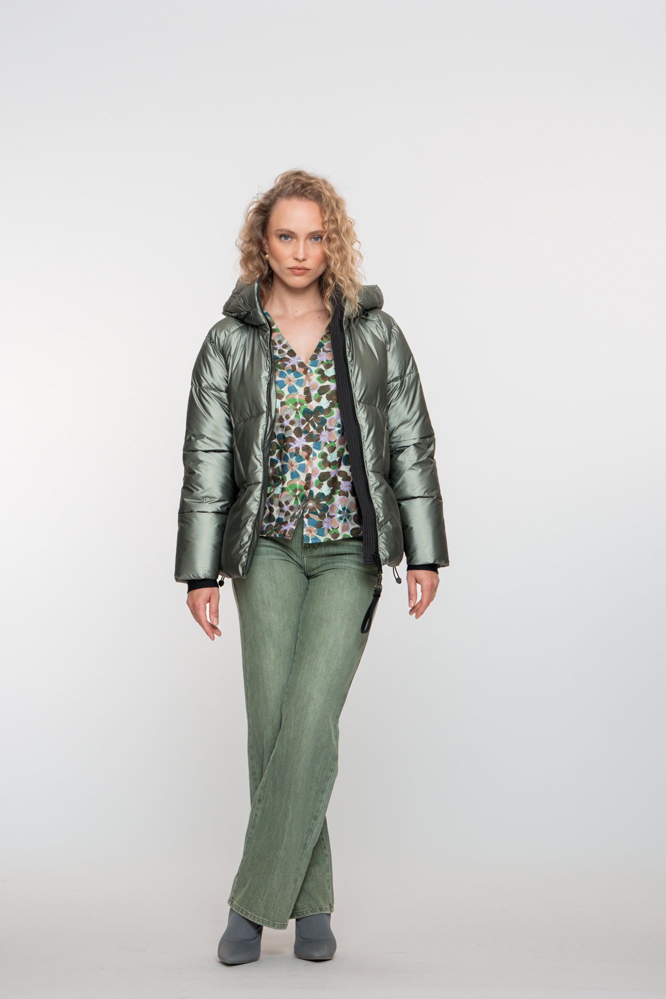 Geisha Damen-Kurze Metallic-Steppjacke