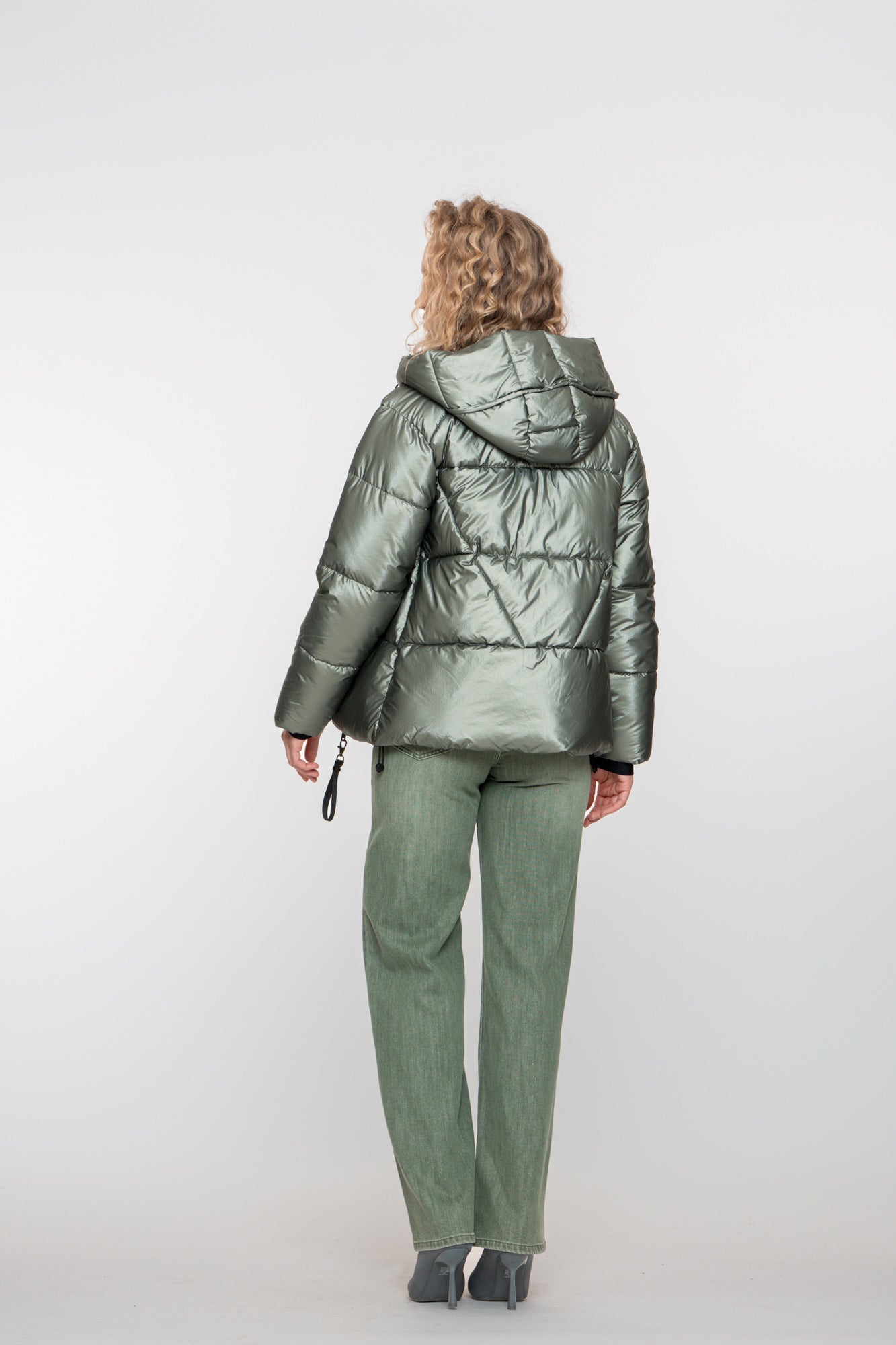 Geisha Damen-Kurze Metallic-Steppjacke