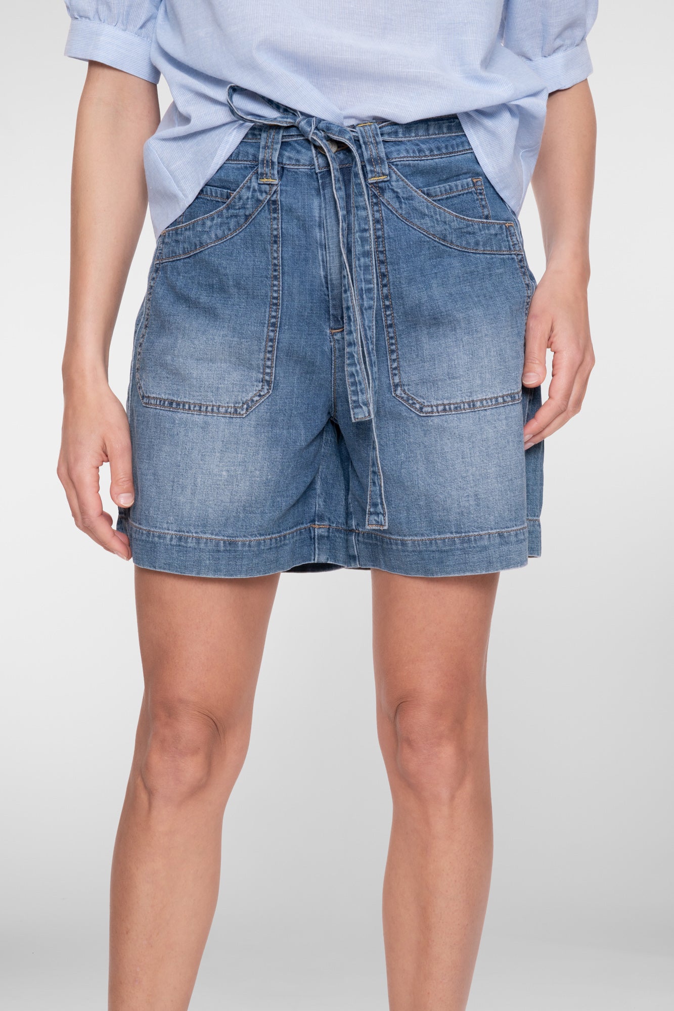 Geisha Denim-Shorts mit hoher Taille und Schleife